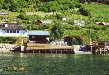 Systrond Motell, Hyttesenter og Camping